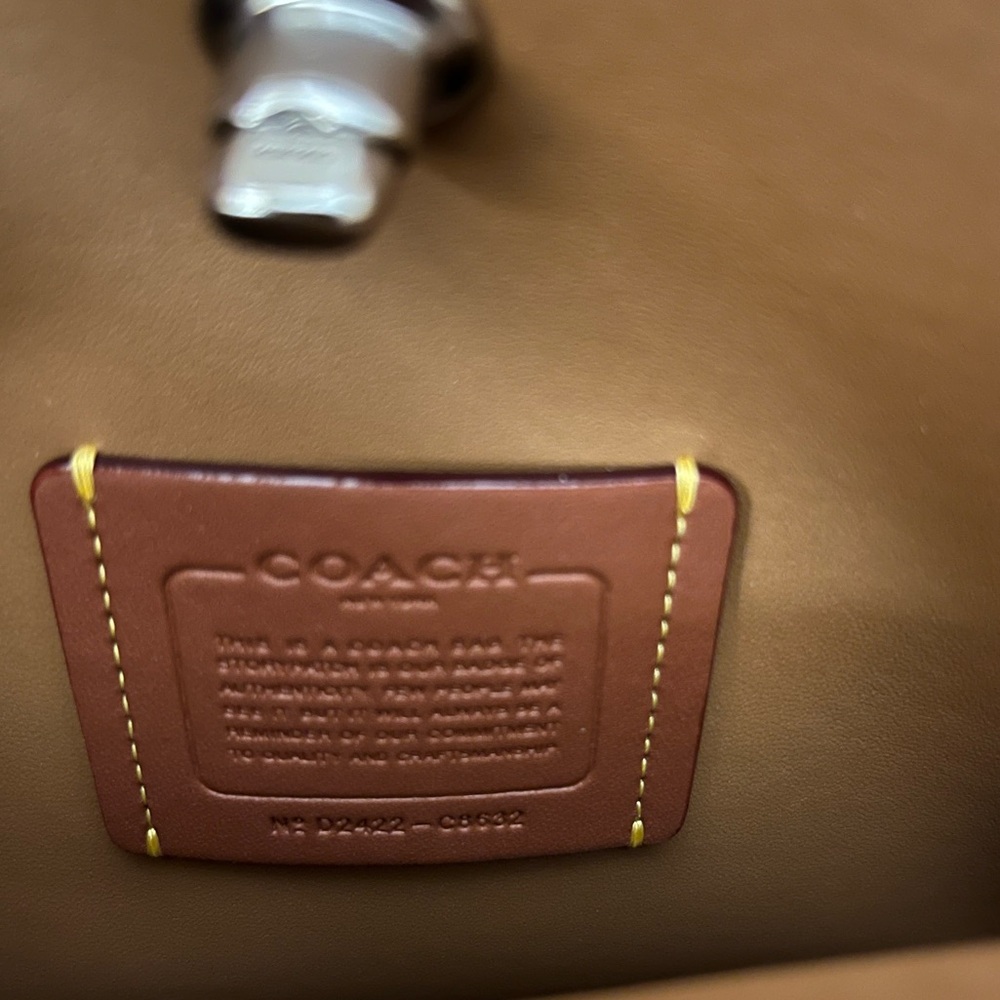 NWT Willow 24 Crocodile-Effect Leather Tote in Ivory - Picture 11 of 12